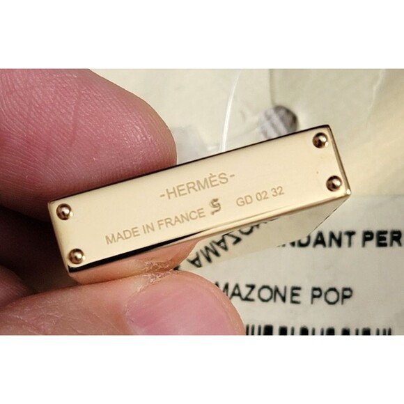 Authentic Hermès Curiosite Kelly Lacquer H Vibration charm Pendant - Picture 4 of 6